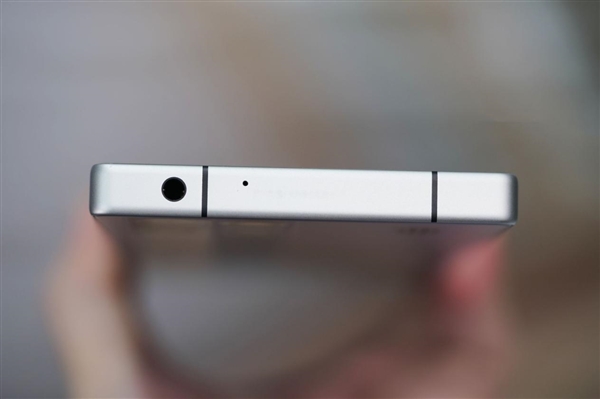 内置24000转/分钟风扇！红魔11 Pro图赏