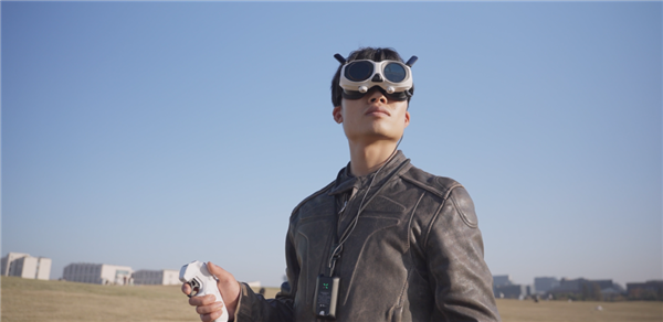 无聊的无人机市场 终于卷出了这么一个怪物