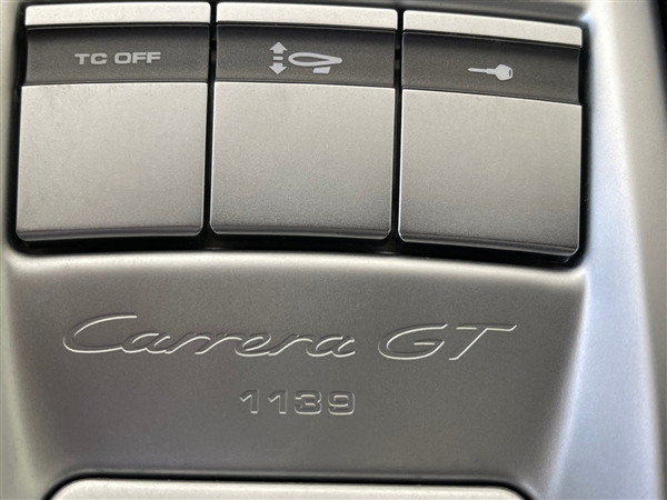 688万起 困在广州展厅里的保时捷卡雷拉GT要拍卖了：无法上牌