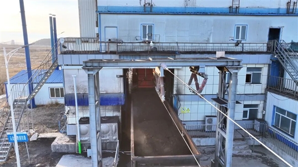 见识见识超长的火车“灯泡线”:时速只有1公里