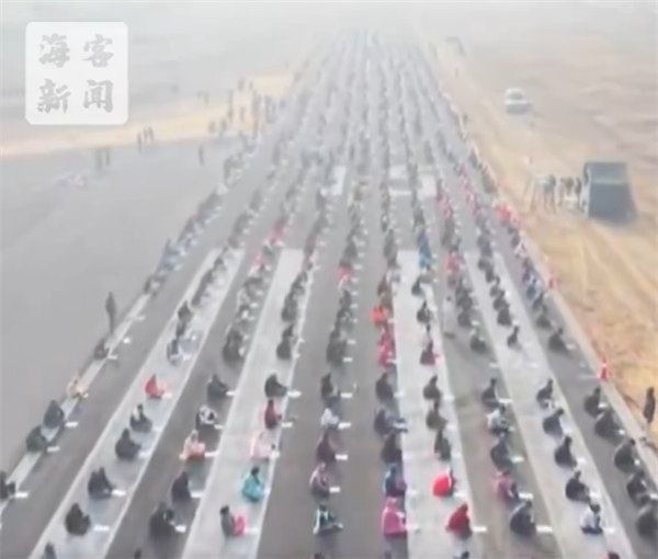 印度考公把机场跑道当考场：考生直接露天作答