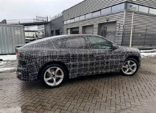 宝马首款纯电轿跑SUV！新世代iX4实车谍照曝光：姿态更低、更具攻击性