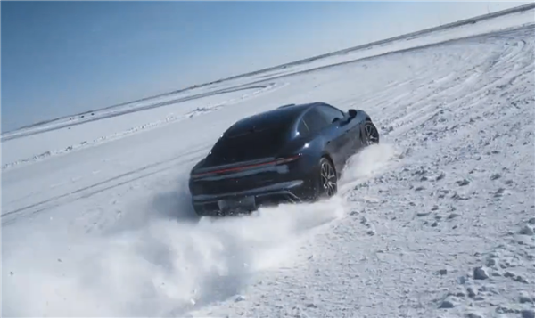 全系搭载华为途灵平台 尚界Z7实车官曝:雪地漂移太帅