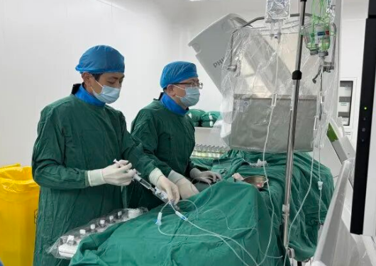 39岁男子胸痛硬扛1小时才知是心梗 全身大汗淋漓