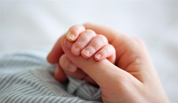 宝妈晒娃被催就医:孩子确诊脑积水