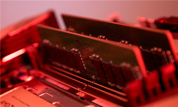 去年7月买1600元现已涨至7800元!DDR5内存一年涨幅419%