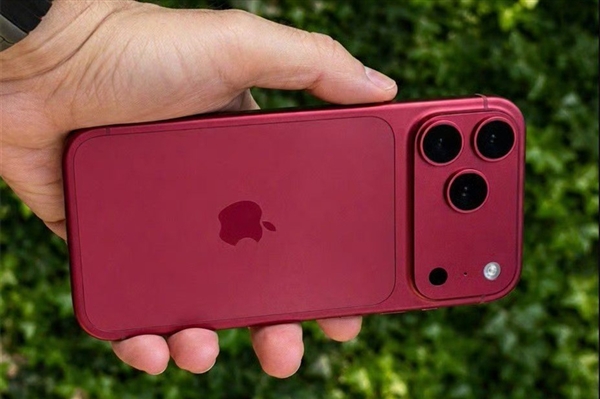 苹果开倒车!iPhone 18 Pro增厚2毫米:梦回乔布斯时期