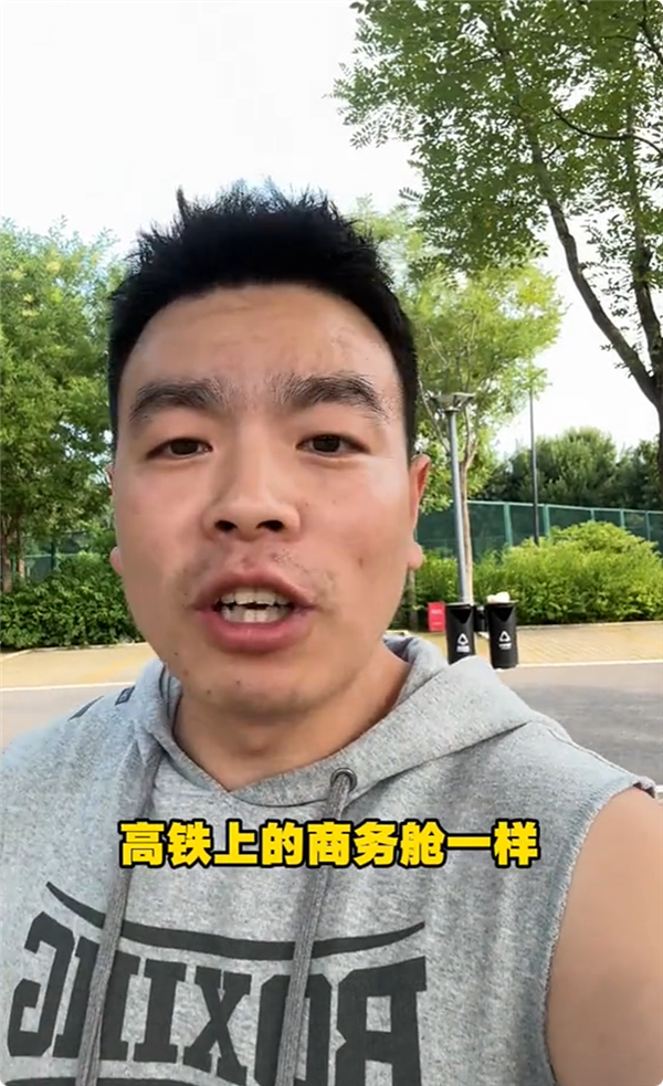 小米澎程N70空间惊到博主:如同高铁商务舱 腿伸直碰不到前排