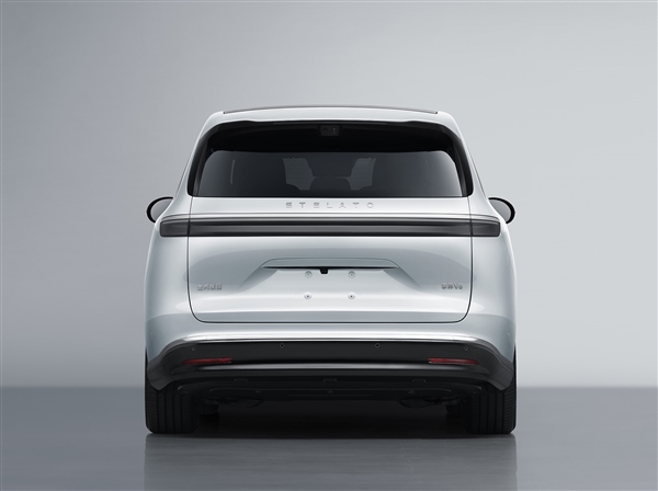 鸿蒙智行又一MPV登场 全新享界V8官图发布:锚定30万级