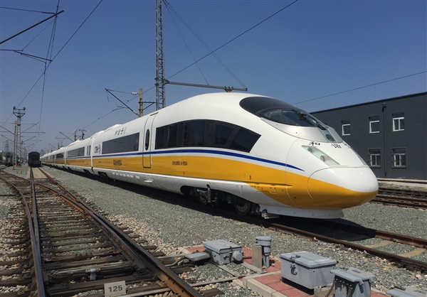 《人民日报》评“旅客买票占座放零食”:拍摄上传视频不等于掌握事实定义权