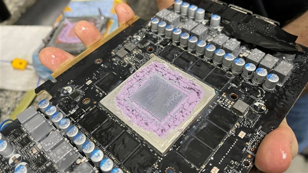 RTX 4090可用显存缩水1.5GB!三次返厂换新被拒:只涂硅脂就寄回