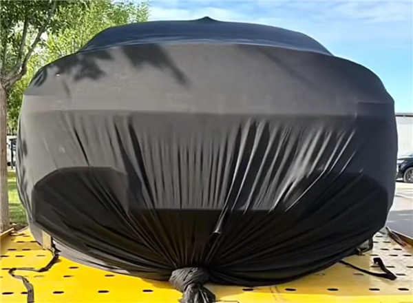 小米两门轿跑车型曝光：车身紧凑、尾部扩散器显眼