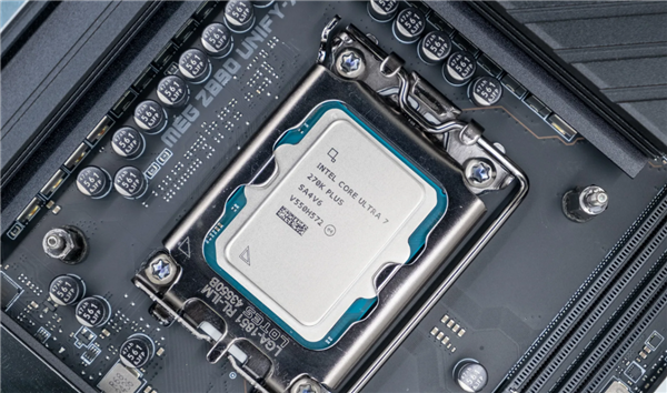 6700K到270K Plus十年旗舰同台！Intel CPU全测完：13900K之后游戏性能再无惊喜