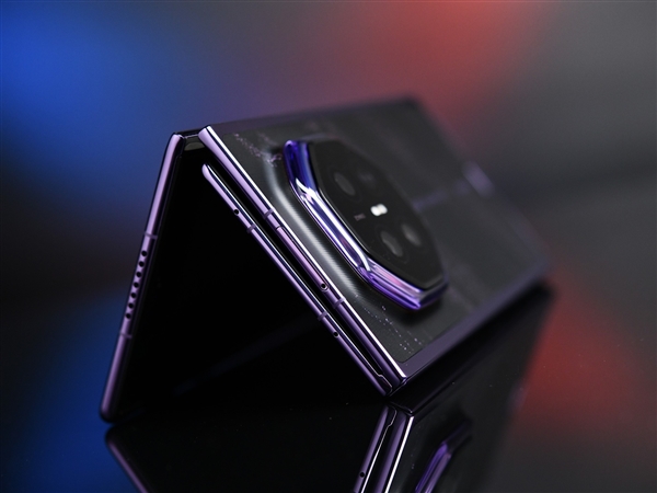 史上最完美的三折叠!华为Mate XT 2非凡大师上手