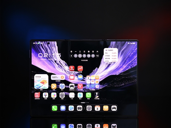 史上最完美的三折叠!华为Mate XT 2非凡大师上手
