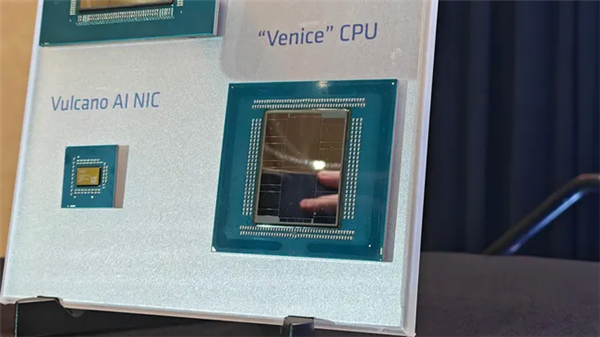 代际提升78%!AMD 256核EPYC 9996跑分曝光:至强6980P不是对手