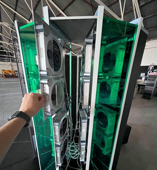 性能远超1976年原版！30台报废Mac Mini爆改超算Cray-1：算力达1.5 TFLOPS